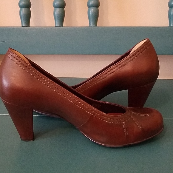 Nurture shoes - Picture 2 of 2